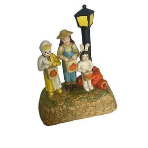 1990 HOL Taiwan MUSICAL HALLOWEEN Trick or Treat MUSIC BOX Figurine 7¾"